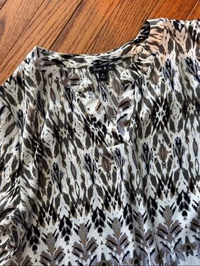 Women's Patterned V-Neck Pullover Top - Black, White & Taupe